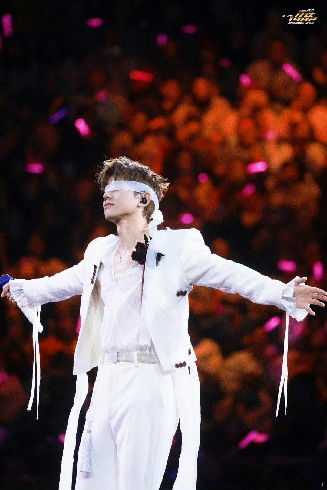 张杰十年再唱变形金刚Torches 张杰未LIVE巡回演唱会 未LIVE新春场太