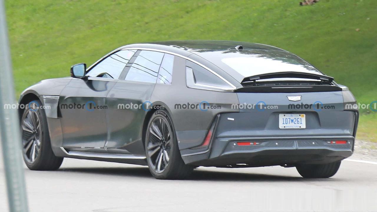 全新凯迪拉克纯电旗舰轿车Celestiq谍照，这款车号称起售价为34万美金，售价