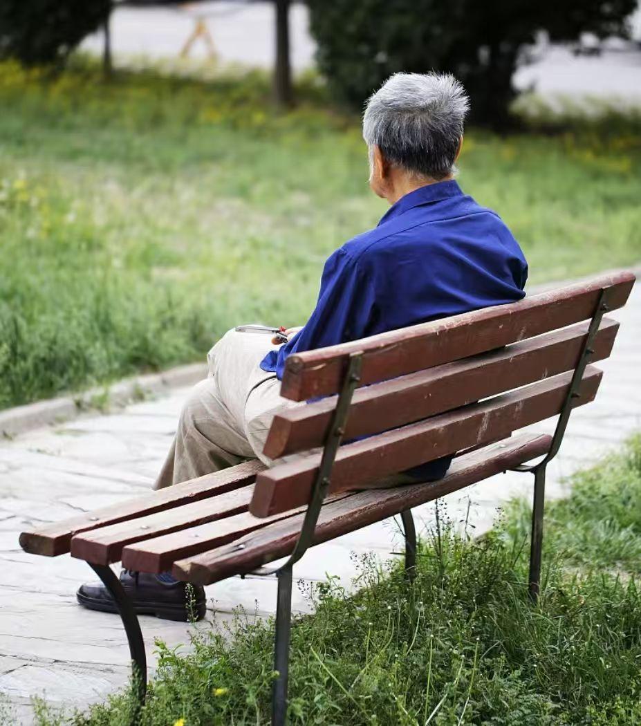 不管你信不信，人到了晚年，这6个人靠不住：

一、外甥、外甥女。
二、侄子、侄女