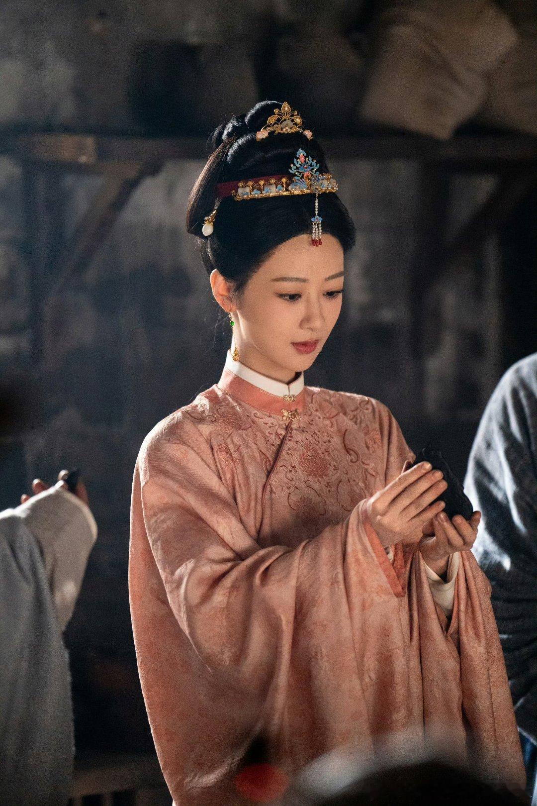 杨紫杨紫李祯🌈杨紫家业“你是黑夜耀眼的光，白昼绚烂的玫瑰”  𝐘𝐨𝐮 ?