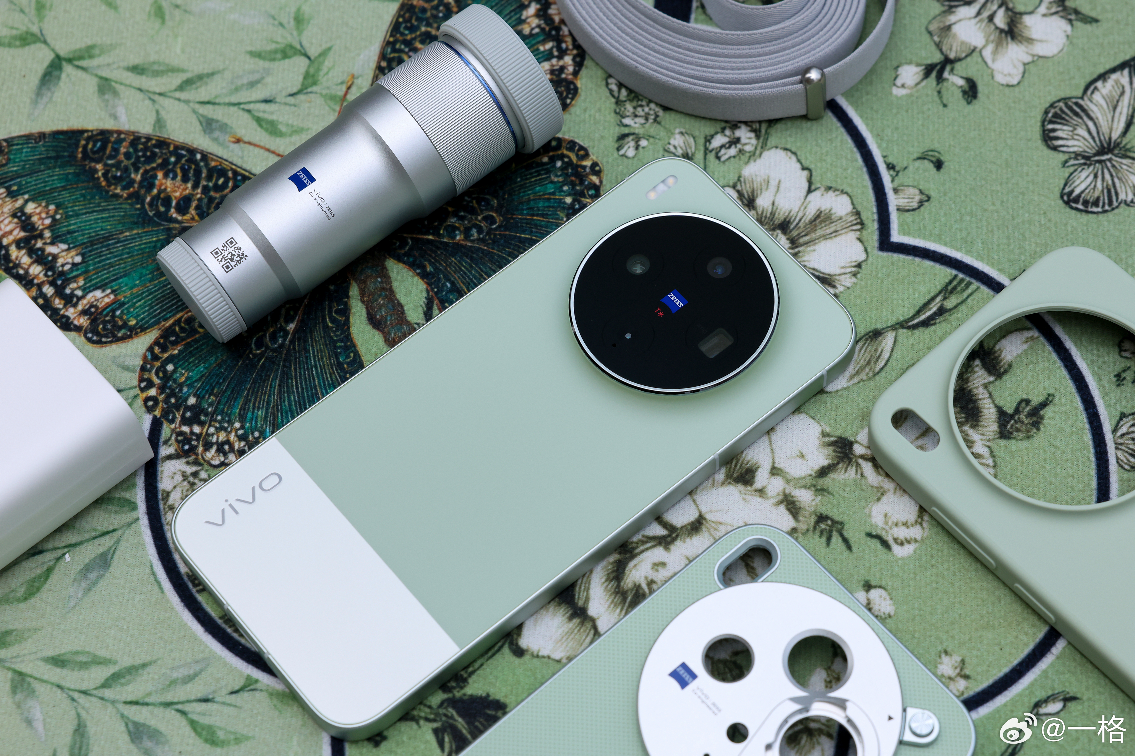 vivo X300S 摄影师套装｜胶片绿 📷普通用户买微单，有很大概率会吃灰。