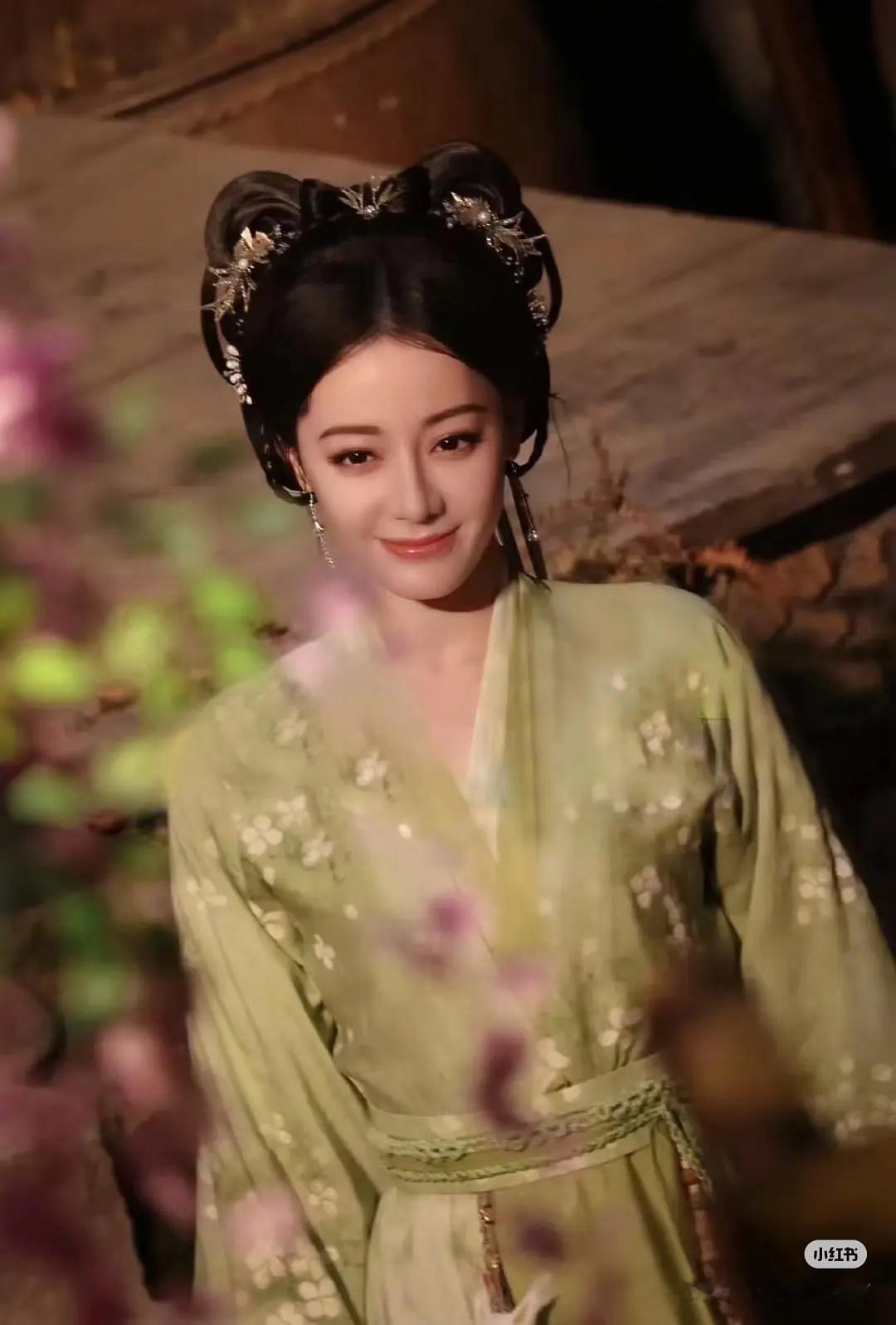 迪丽热巴慕胥辞最新路透 