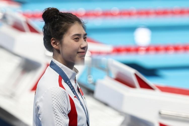在凌晨结束的巴黎奥运会女子100米蝶泳决赛中，中国选手张雨霏获得铜牌。#张雨霏期