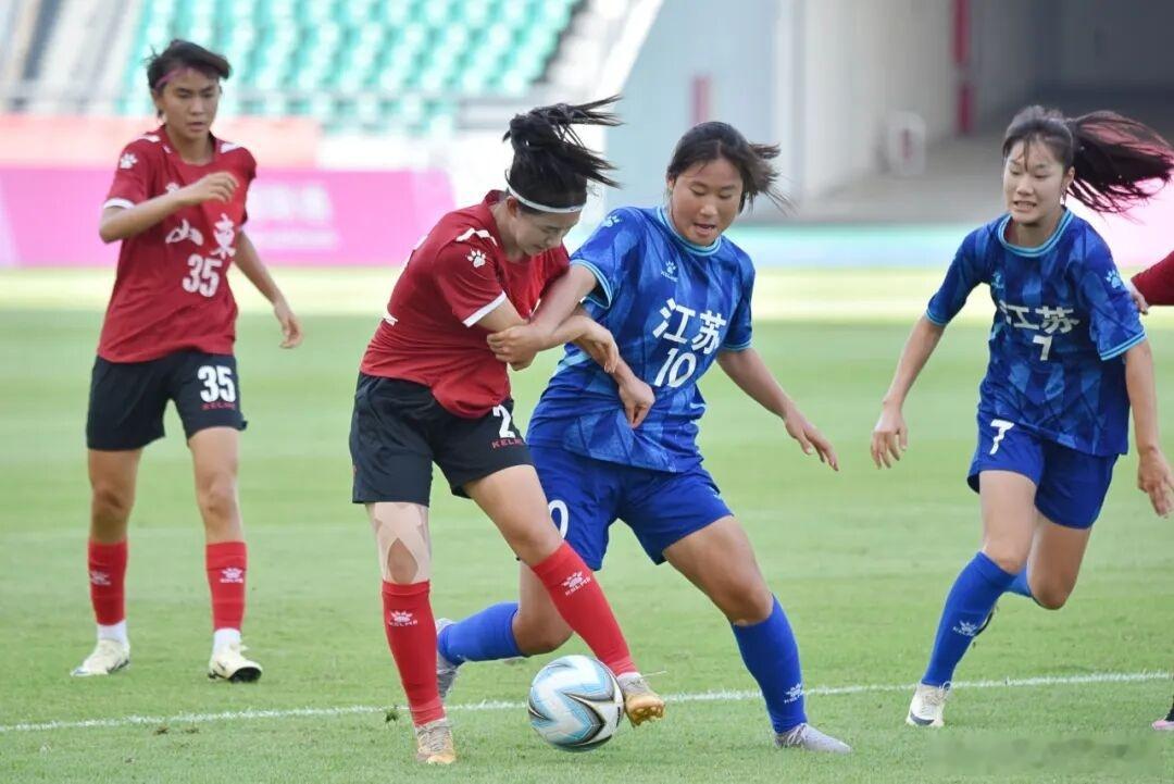  资讯：国内女足青年赛事传来捷报，贺涵若完成破门，中国U17女足三战全部拿下，成