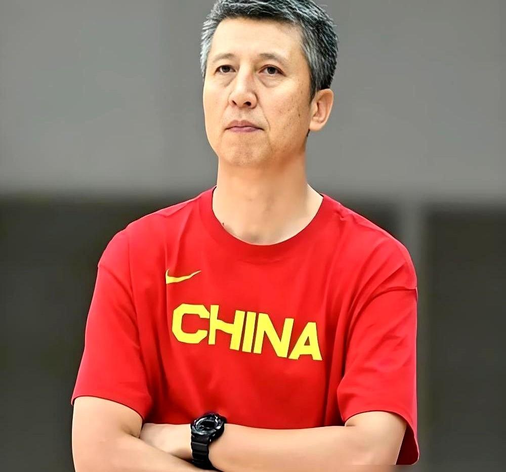 主场输日本19分，球迷喊了一整场让他上，教练就是不用。

赛后郭士强总结，说防守
