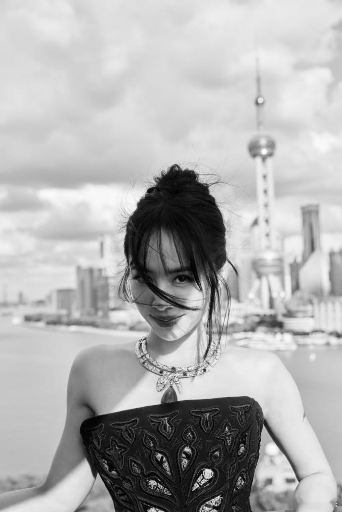蔡依林灵蛇女王驾到BVLGARI高级晚宴现场，蔡依林解锁灵蛇女王，黑色礼服高级冷