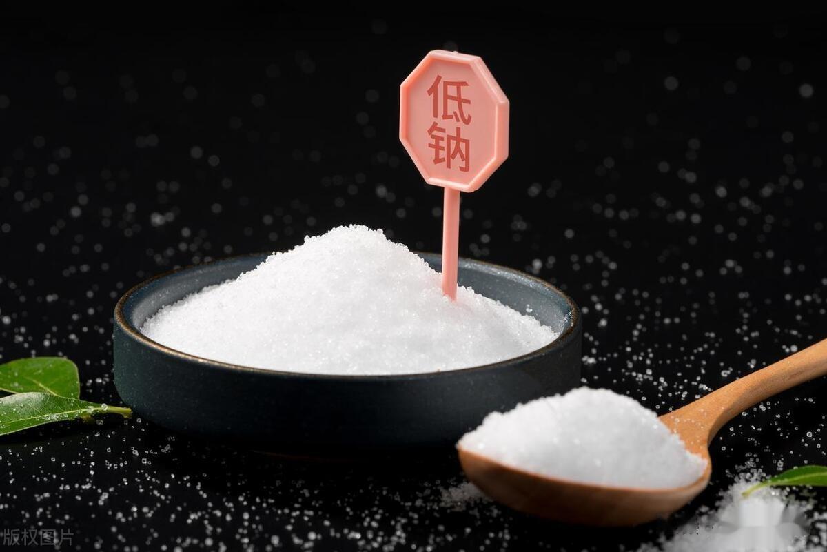 买食盐，不要只看牌子，注意盐袋上“2个指标”，挑到优质好食盐
在购买食盐时，需要