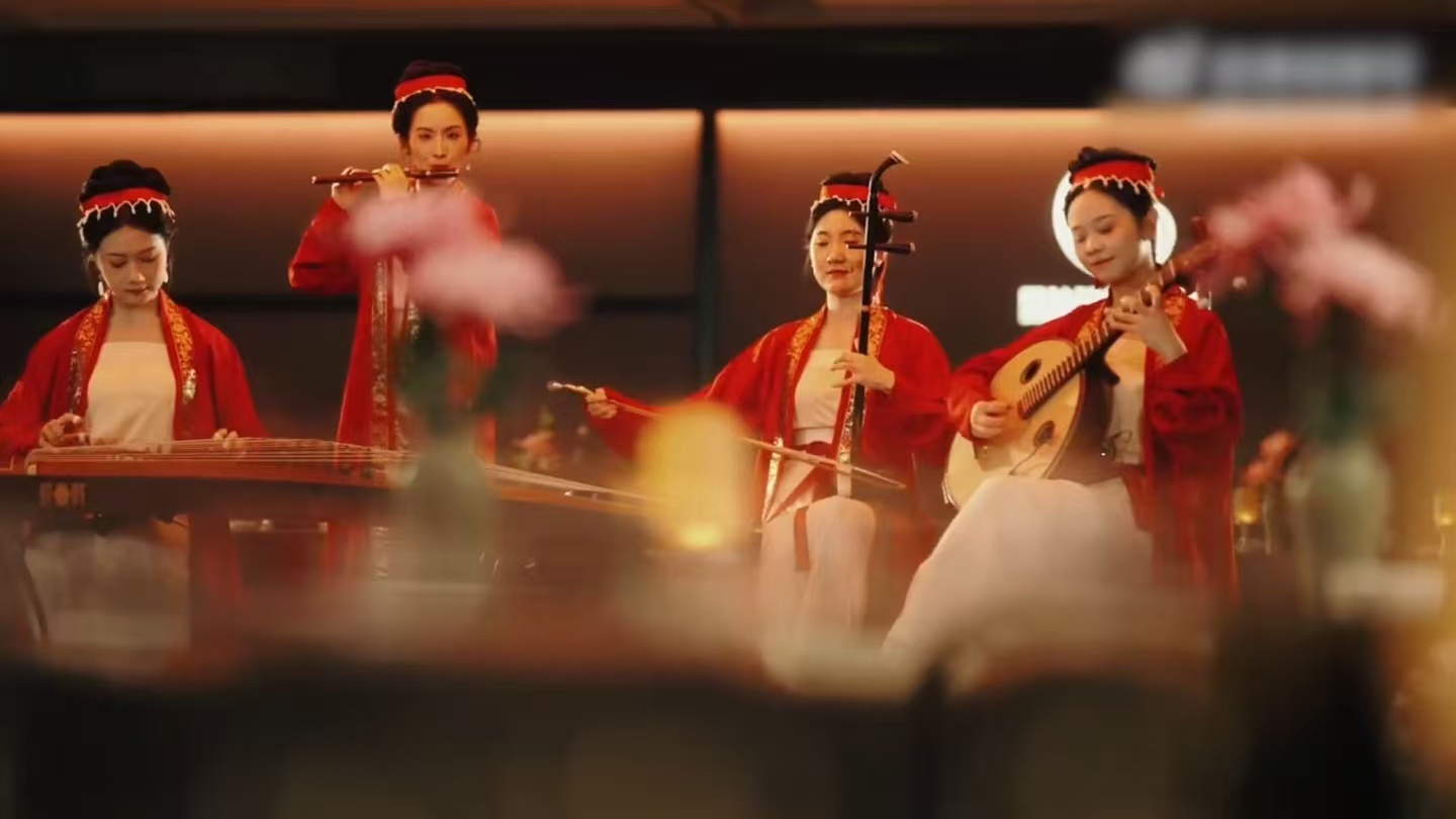 打破对泉州的美食认知！不止有街头烟火小吃，更有宋风雅宴和餐饮界顶流聚会，谢霆锋都