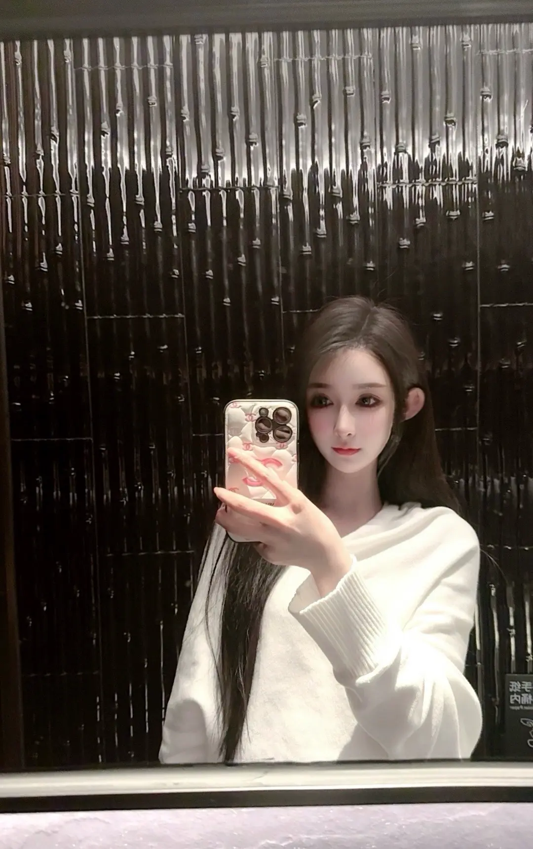 漂亮的脸蛋儿太多了 所以我只想做个快乐的女孩