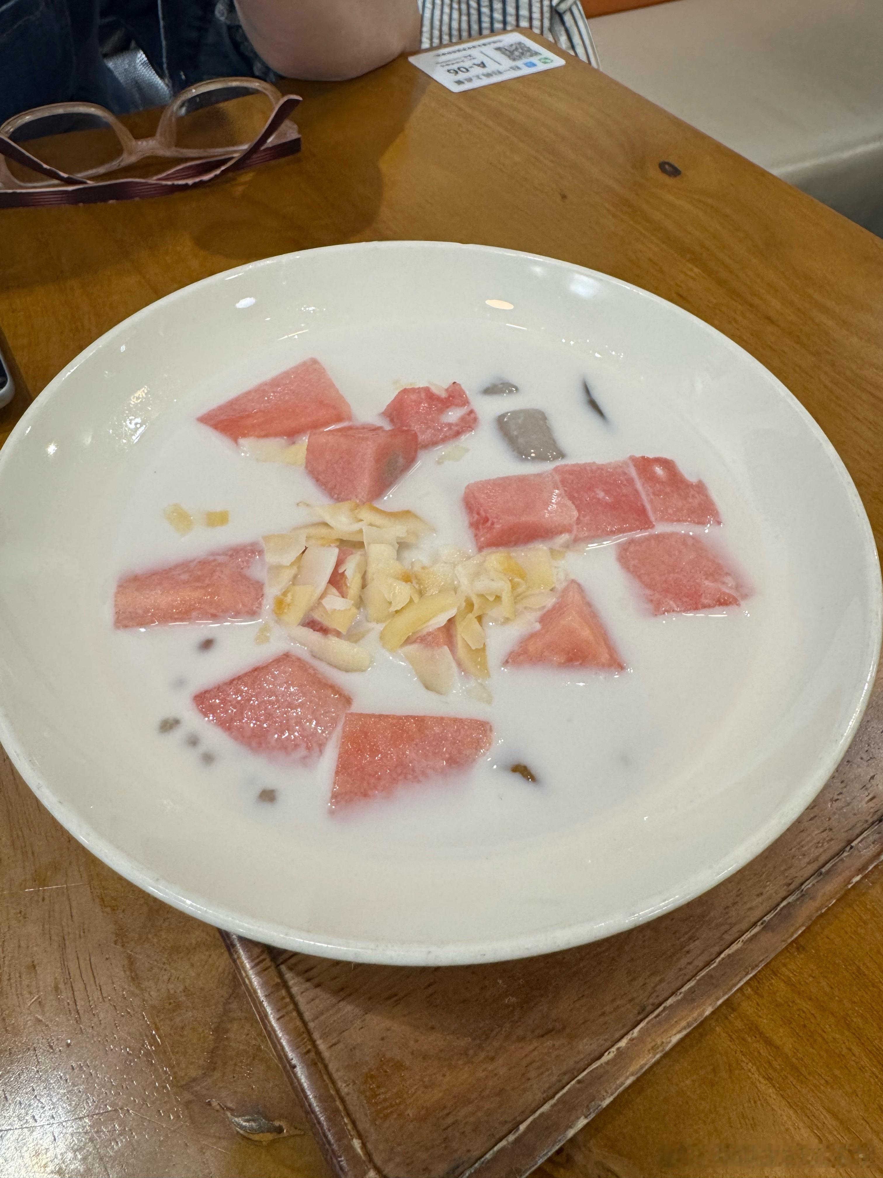 每次来广州 绕不开一碗糖水上海节奏太快了，基本每天在奔波也就出差这会 把自己的节