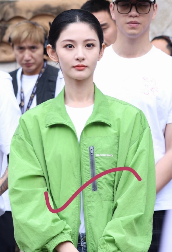 赵晴新剧无效娇养开机路透赵晴开机路透美成啥了 ​​​看到赵晴新剧开机的路透，眼前