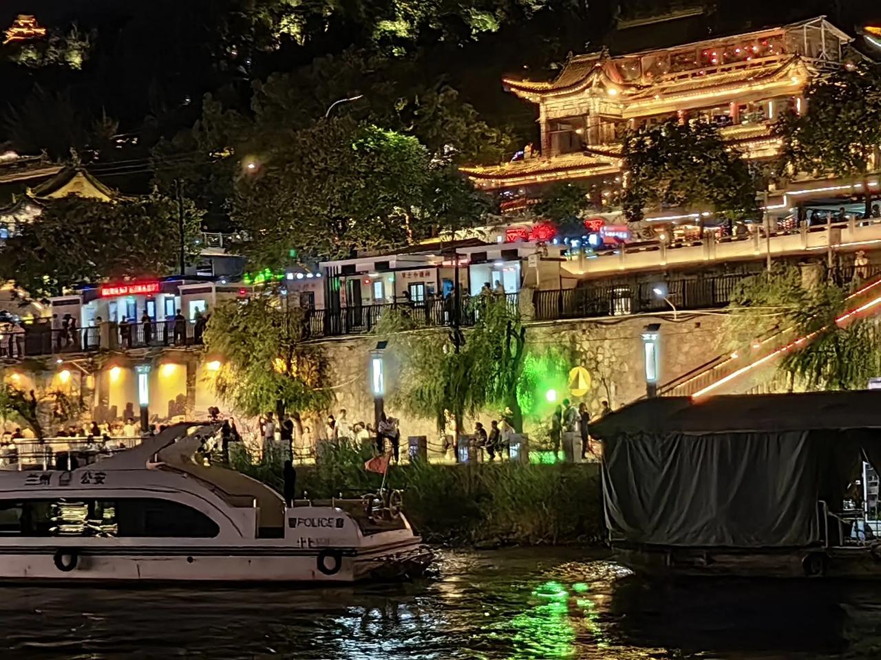 #你去过的地方风景最好的是哪里?#夜游黄河兰州段，黄河之水天上来气势磅礴，夜景灯
