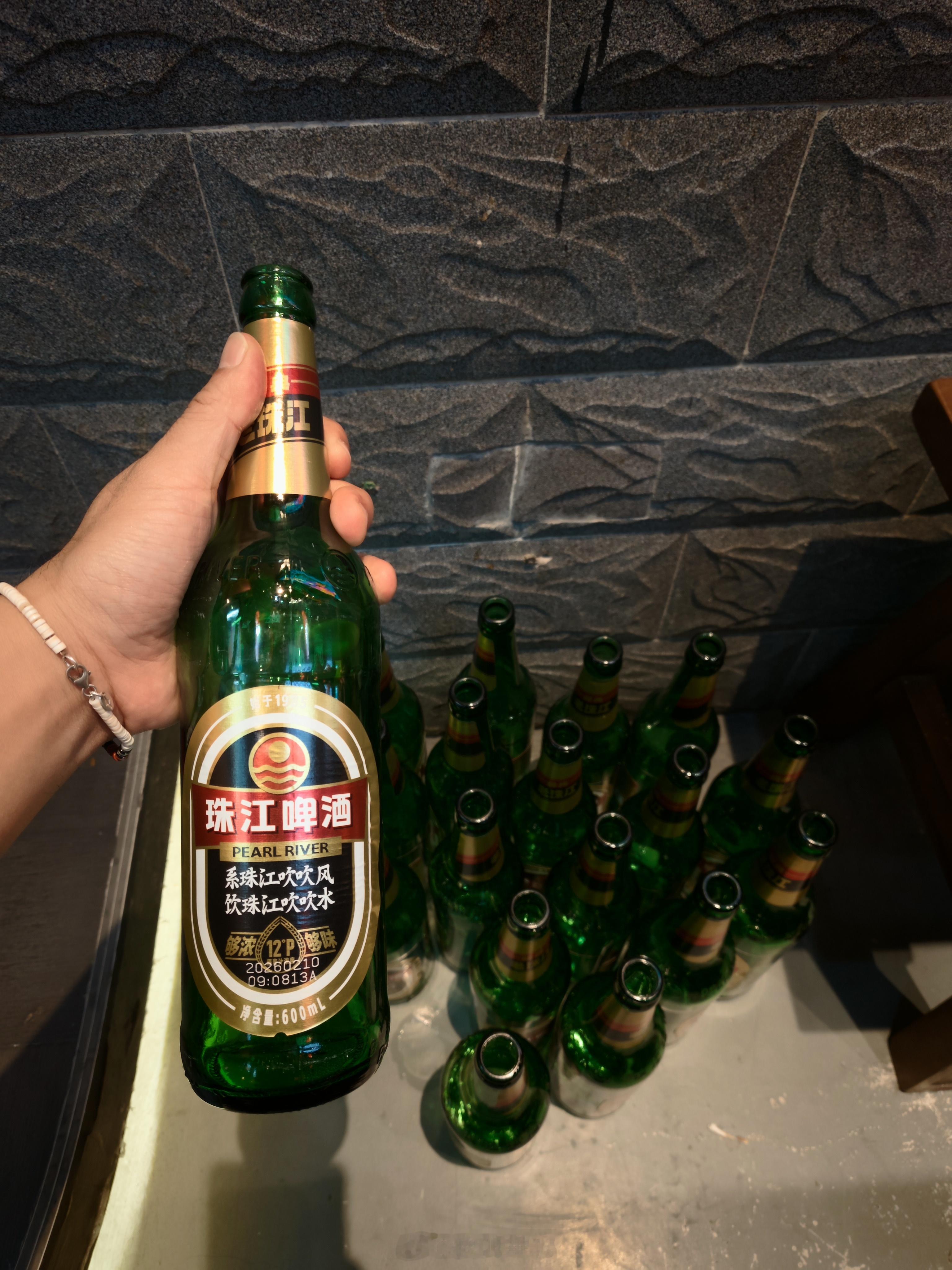 以后哪位朋友来广州，我接待！必须用珠江啤酒，老带劲！本地人的我也受不了，这麦芽度