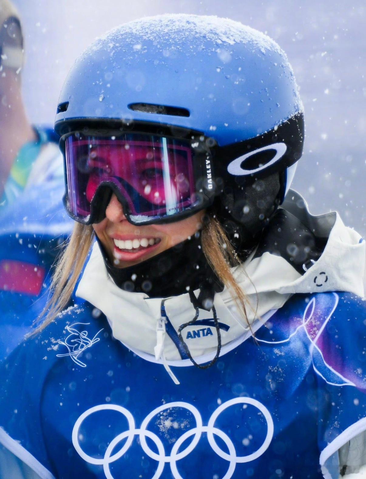 谷爱凌说我带着新人心态去参赛从北京冬奥的惊艳绽放，到米兰赛场的从容前行，谷爱凌始