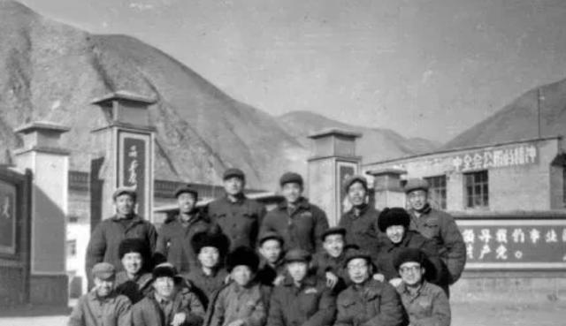 群山环抱中，绿意掩映之处，竟藏着一座曾引发无数争议的神秘之地，青海省西宁监狱。谁