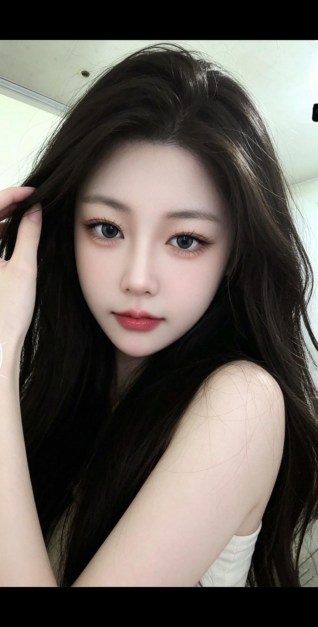 终其一生 如果非要等一个人的话 我想我要一双看见我 心疼我的眼睛