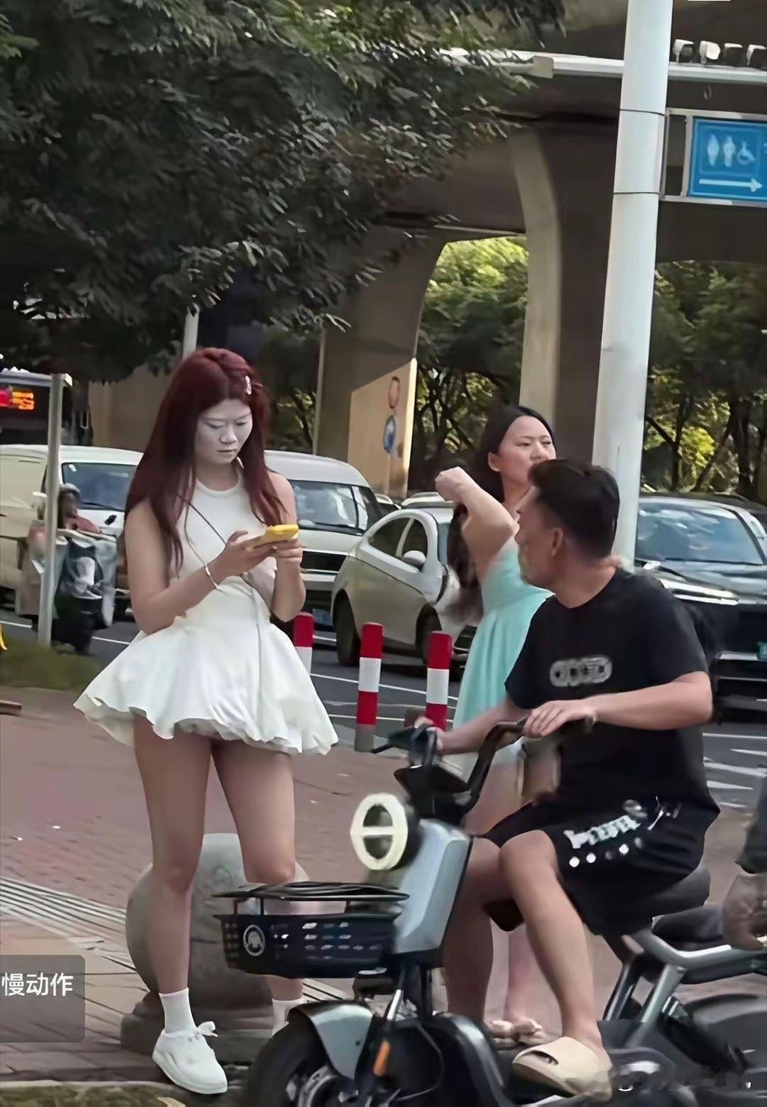 真搞不懂这些女的干嘛要化妆，大白天吓死人了 
