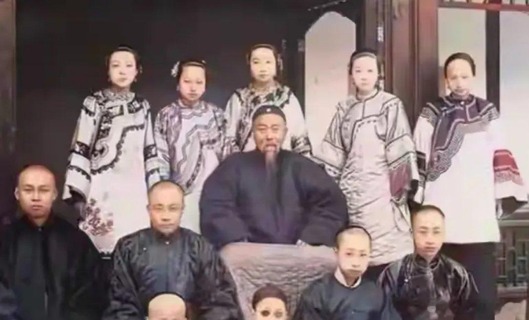 这是李鸿章妻妾的真实样貌，个个美艳身材修长，颜值不输当代女星 