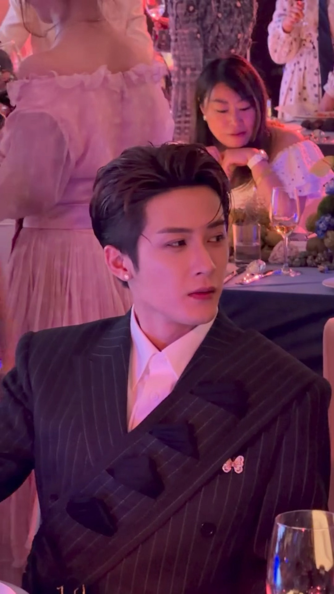 内场檀健次更是无敌……顶级贵公子[捂嘴哭][捂嘴哭][捂嘴哭][捂嘴哭]檀健次e