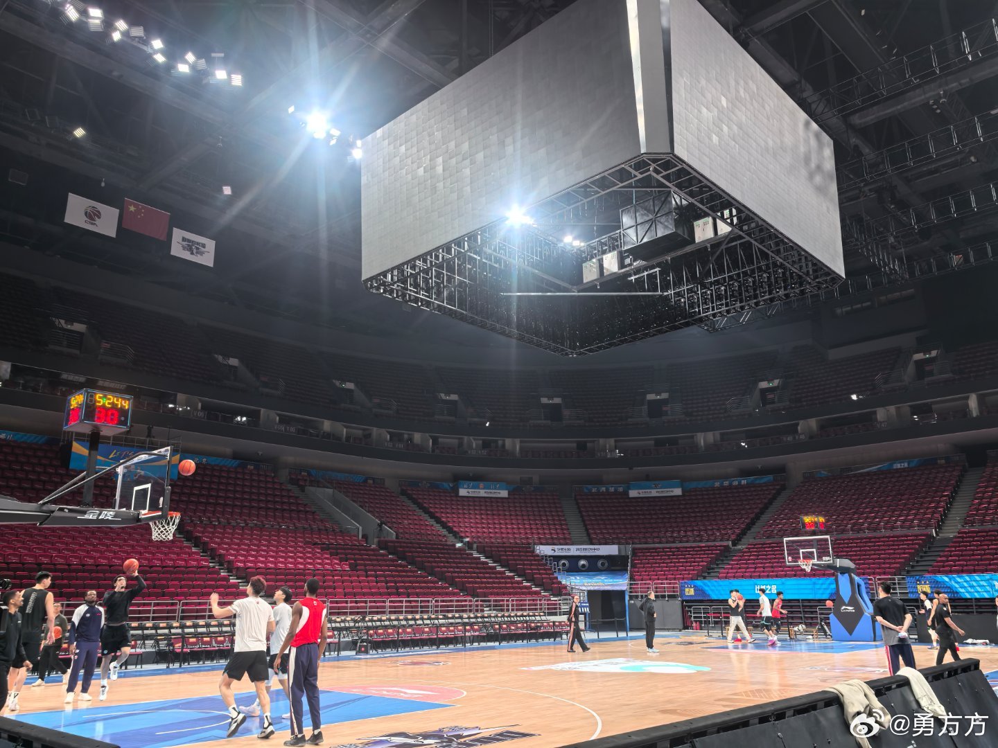 北京首钢 赵睿和雷蒙将继续缺席今晚的比赛，雷蒙快了，赵睿不是老伤，而是拉伤了另一