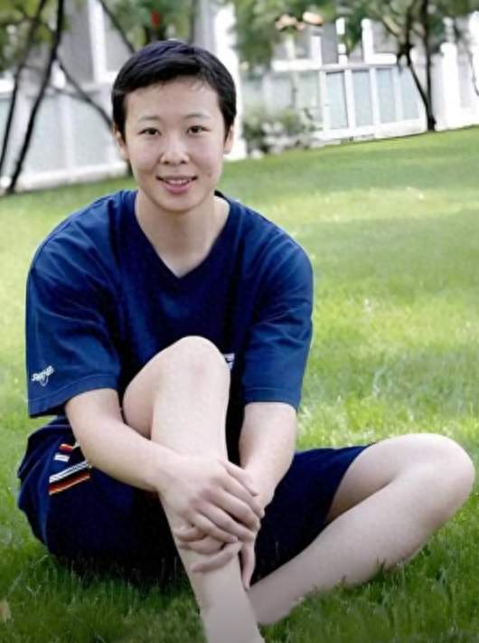泰国女排历史性击败中国，前队长冯坤在对面教练席——这算背叛吗