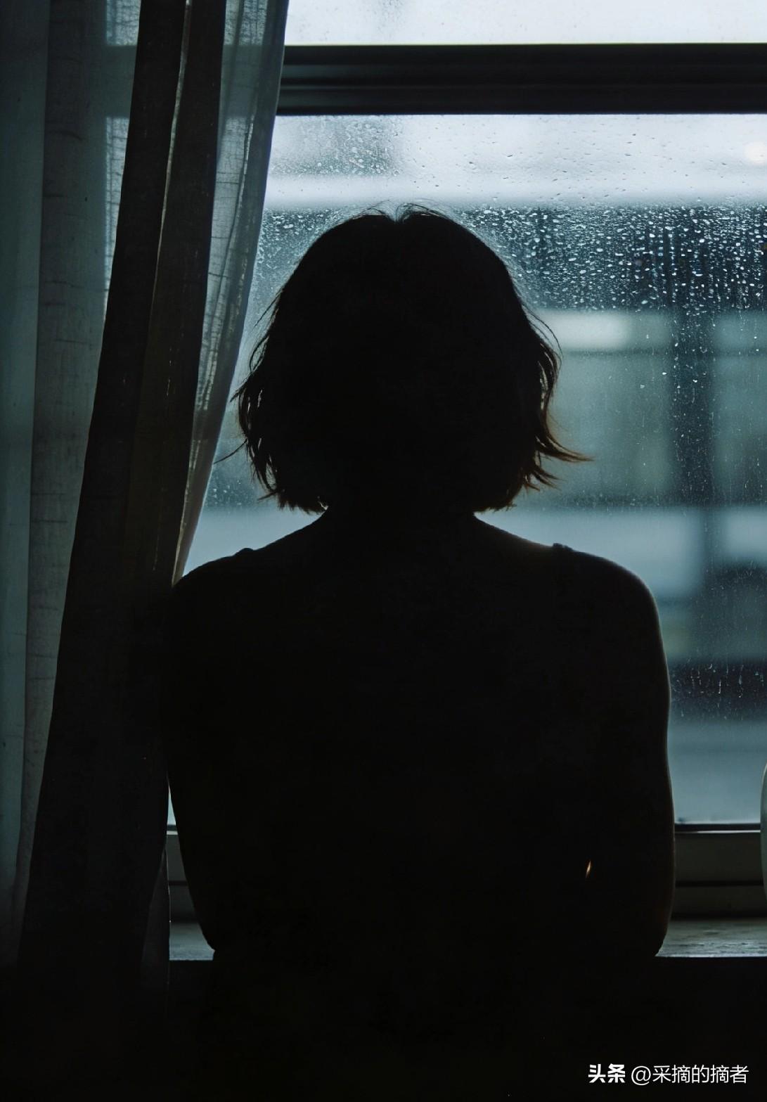 一段婚姻里的忠诚，
从来不是靠看管、靠怀疑、靠逼迫，
而是自觉和异性保持距离，主