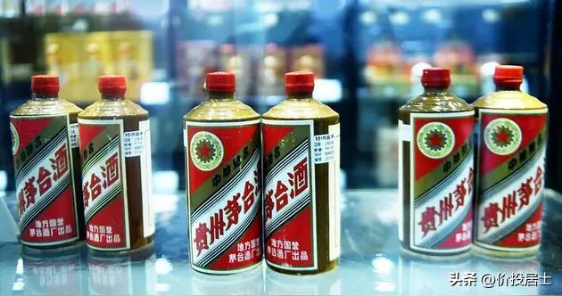 直白的讲我看空白酒整体行业，但是不看空高端白酒，其实这并不矛盾！
     白酒
