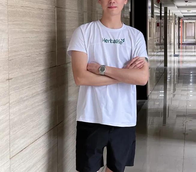 太寒心了！儿子今年32岁，重点大学研究生毕业，下个月准备结婚。我一高兴，拿出珍藏