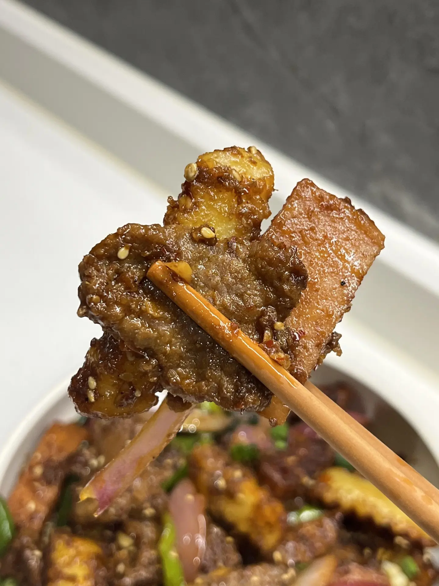 看着不咋地，吃着是真香。牛肉新吃法！干锅牛肉超级下饭 土豆和午餐肉也很...