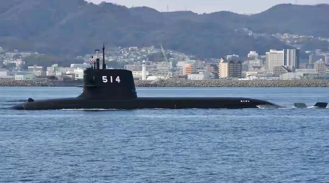 近日，日本展现了其最新武器装备，明确瞄准中国福建舰的战略意图，引发区域安全格局的