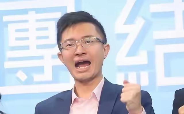台湾新党议员侯汉廷说：“香港国安法实施之前，一个媒体人说打死都不当中国人，国安法