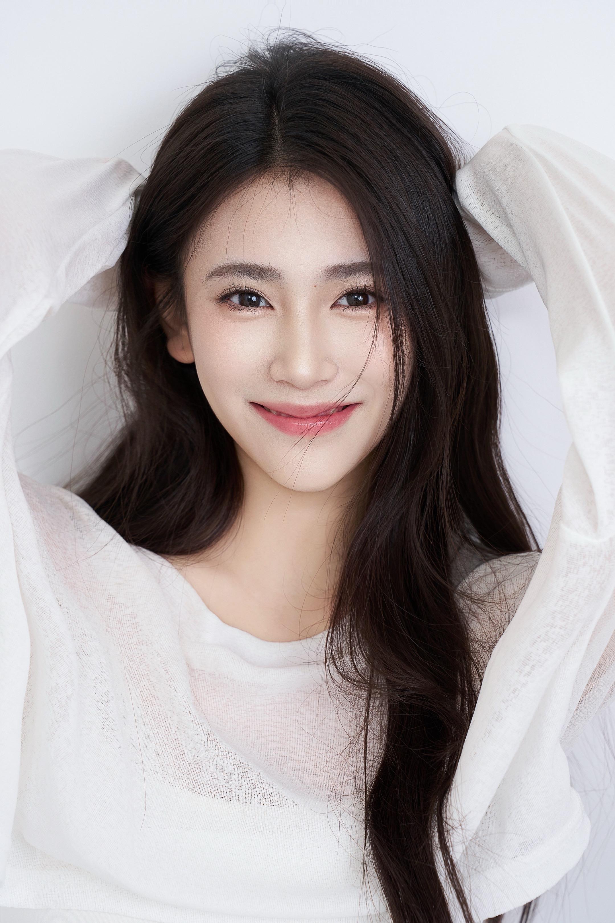 你说你喜欢我 那我问你 我眉毛的痣在左边还是右边