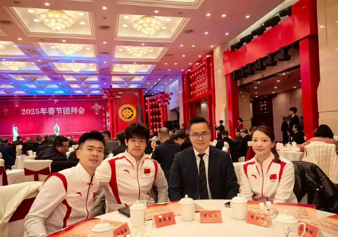 许久不见，潘展乐脑袋上这头草又茂盛了些 