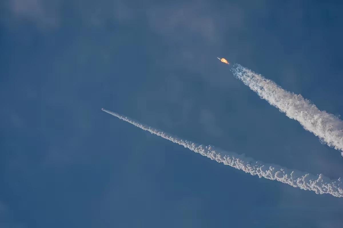 以色列《国土报》报道称，以色列国防工业近期将拦截导弹及其他空射弹药的生产速度提升