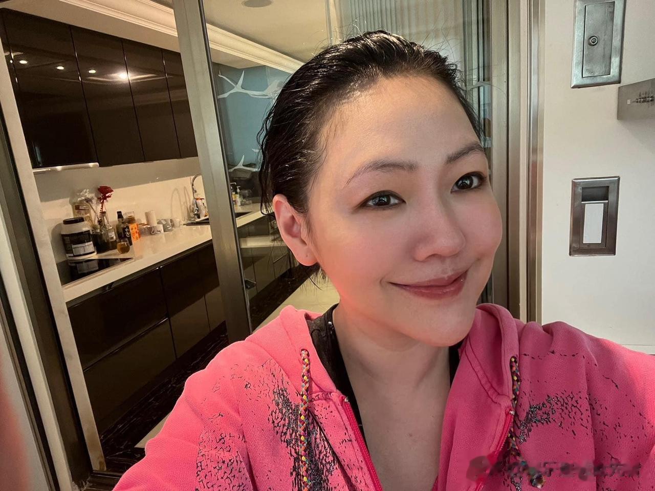 小S在乱说什么啊？

得知李玟去世后，小S发文悼念：“她永远是最棒的、最阳光的！