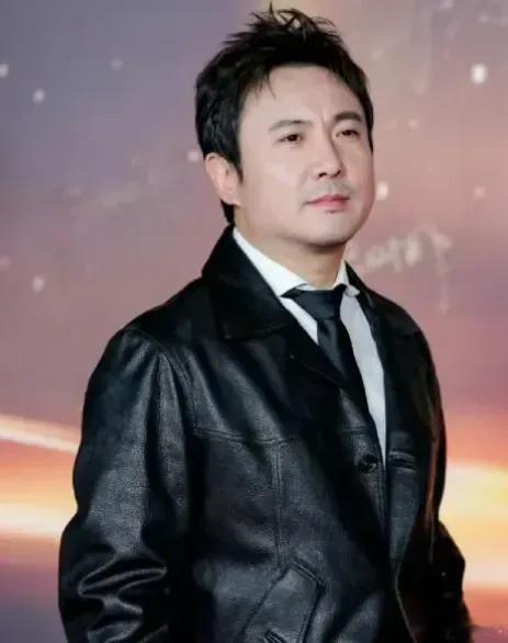 马丽和沈腾icon，早就该“掀桌”了。两人是喜剧界的大姐大，大哥大。2024年，