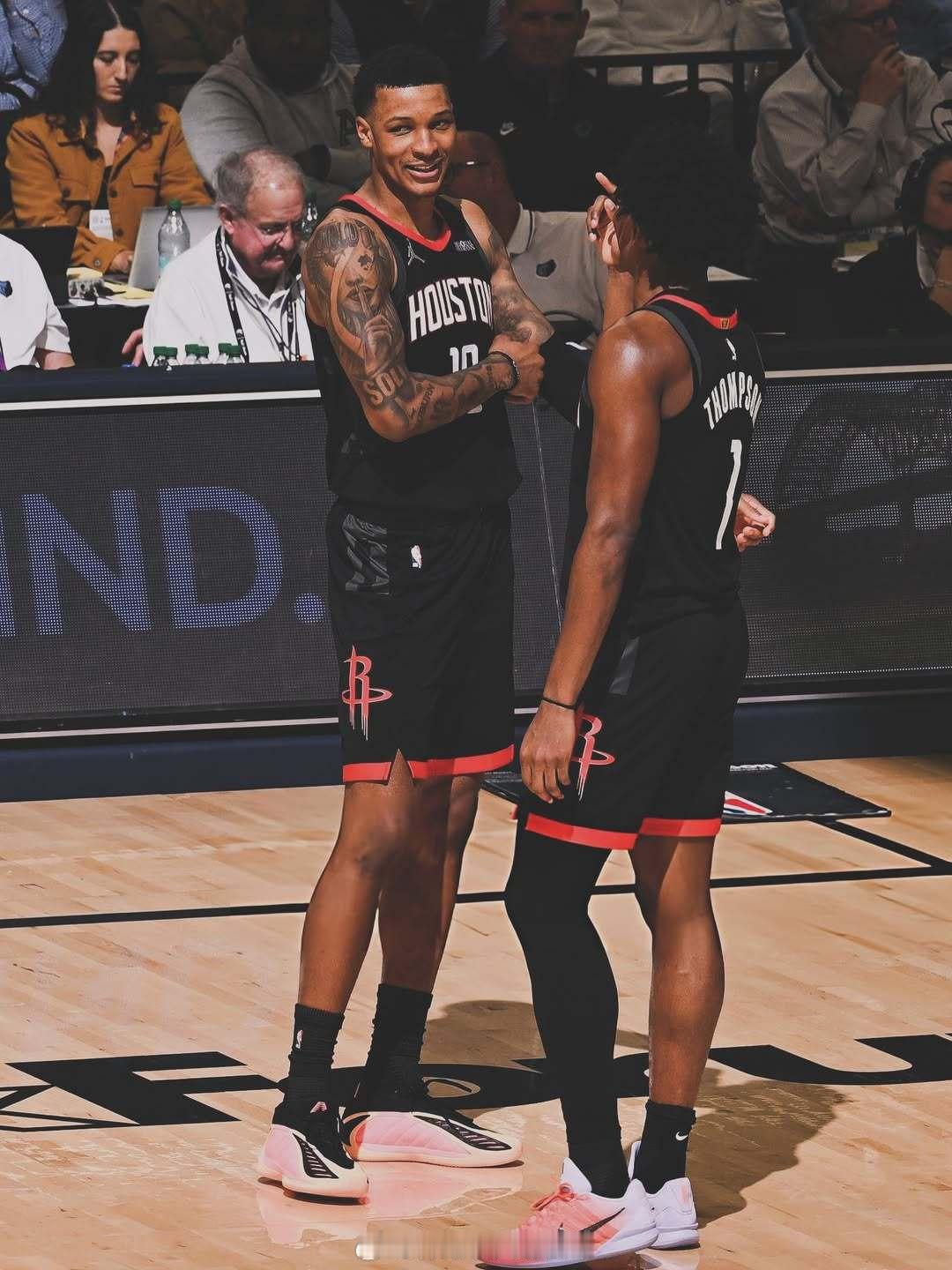 小贾谈阿门：“说实话，没有人能够在他面前站稳脚。看他们俩的比赛就像在看一场表演。