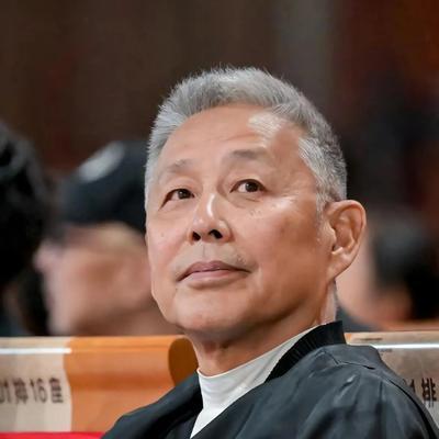🐒陈道明说过一段很现实的话：“没有亲人，你能活；没有朋友，你能活；就算一个人，
