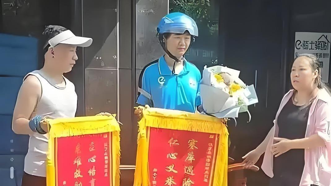 外卖小哥只是送送外卖？错！一位外卖小哥的英勇之举，竟意外救下了一位女老板，还因此