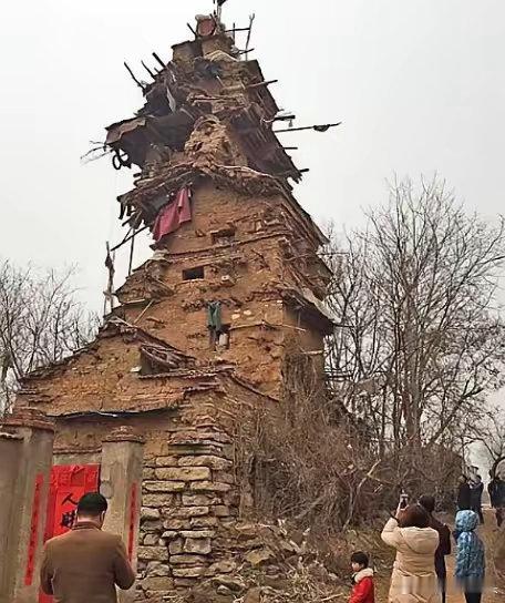 看哭！山东精神病患者胡光州为等离世弟弟回家，徒手捡废料盖起 "七层小楼"，守着承