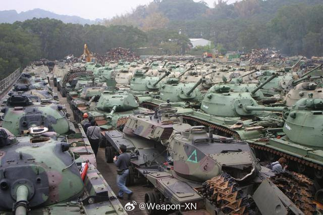 #兵器影像[超话]##照片中的历史[超话]# 2010 年代后期，台伪陆军正在拆