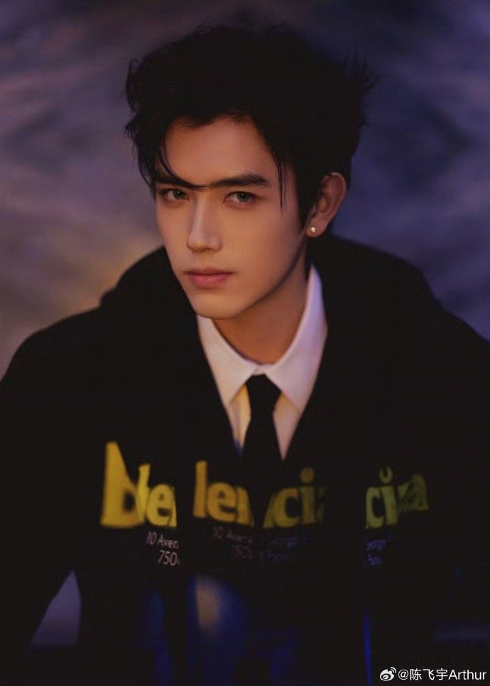 陈飞宇风格大变hello时装周 陈飞宇这次时装周的造型确实惊艳，每一张都经得起细