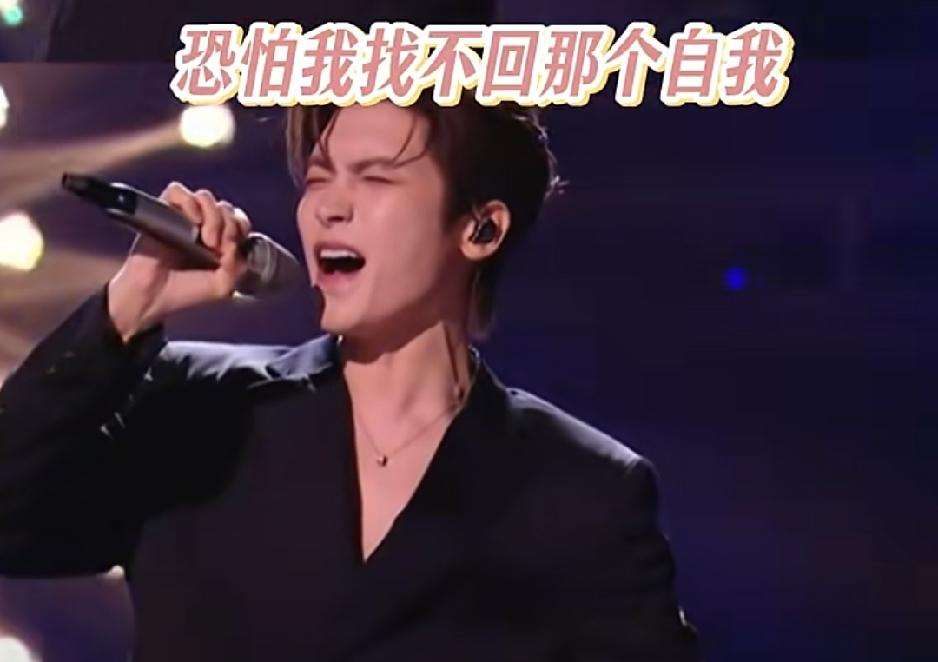 个人觉得侯明昊是被演戏耽搁了的歌手！

侯明昊最早是SM练习生+男团(fresh