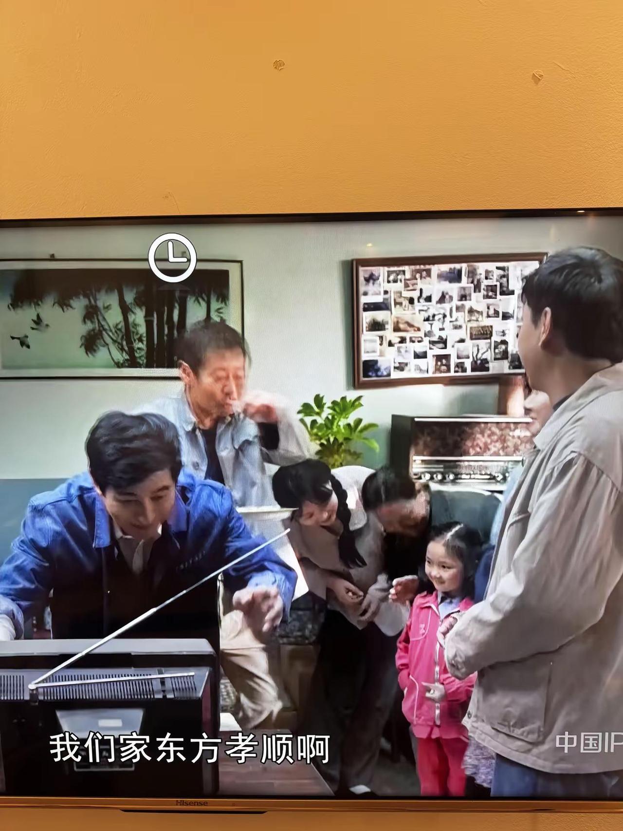 小龙套我就这样呆呆萌萌的出现了～ 等到9:00看到了自己！激动！等了一年的《生逢