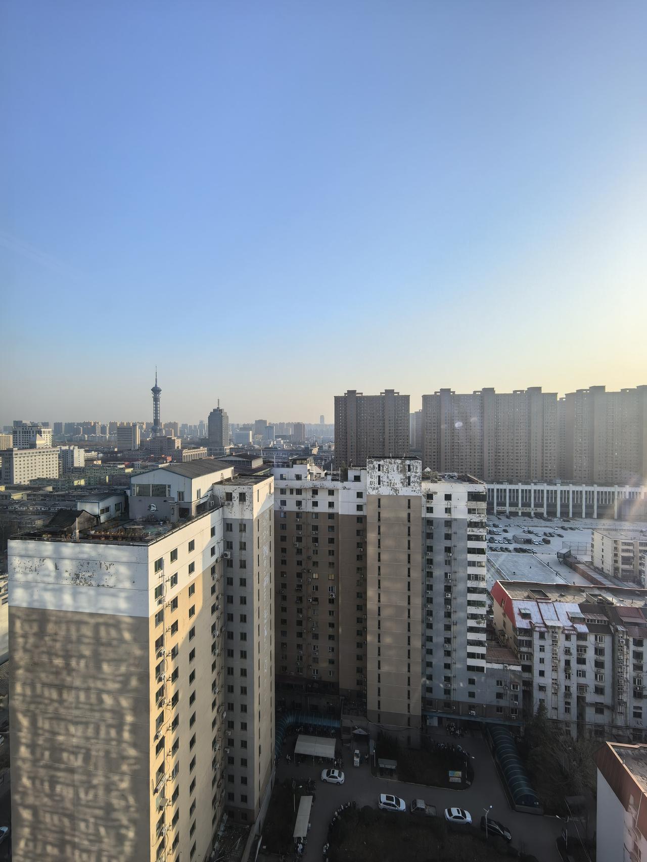 石家庄也是一个城市景观相对落后的城市，不过发展上的主要局限条件还是人才。我们在石