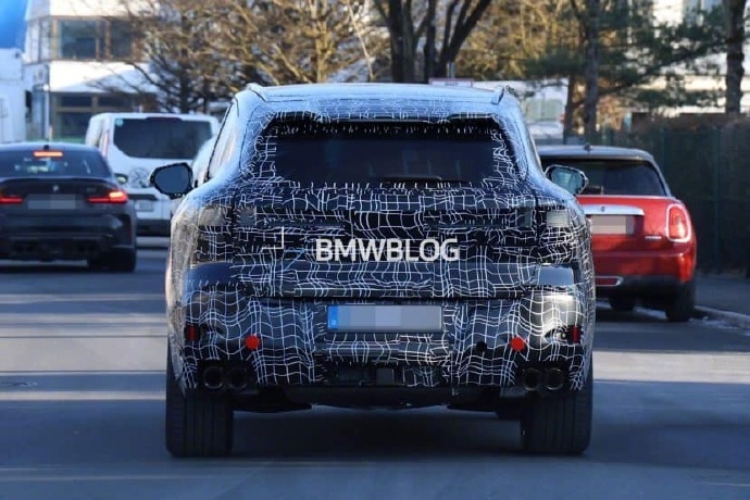 全新长轴距版宝马 X5 将于明年正式登陆中国市场。新车定位中大型豪华 SUV，基