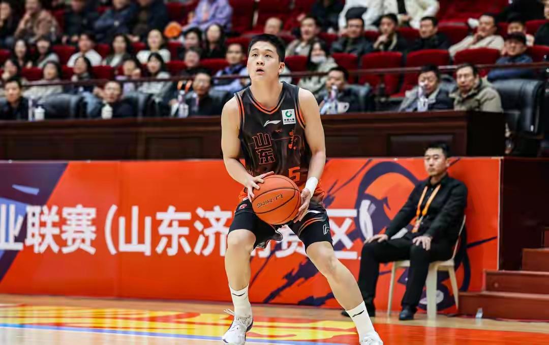 山东高速男篮春节前给球迷送上过年礼物，CBA俱乐部杯季军赛97比76战胜浙江广厦