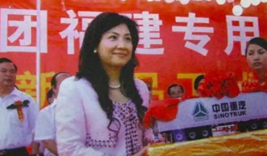 福安“土皇后”郑少清的江湖人生轨迹曝光，她的奢侈荒唐行径甚至远比我们以为的还要恶