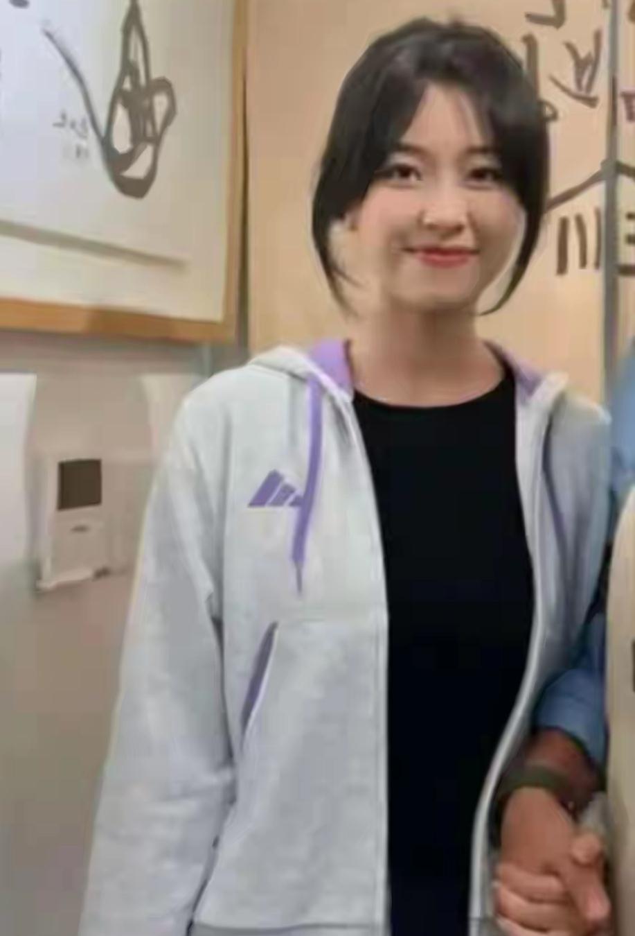 去韩国拿毕业证女生自己错过三次自救的机会。

第一次机会：知道老师是有不良嗜好的