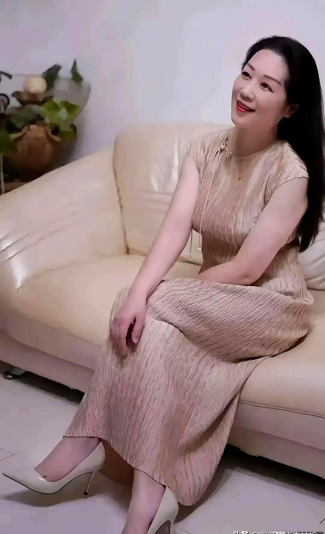 有养老金的男人真的是无限风光，我大伯就是这样的人，他的行为令我看不懂。

村里人